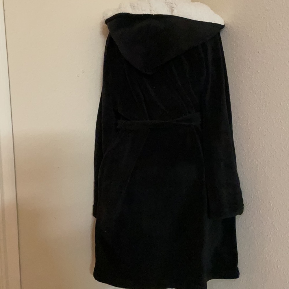 Victoria Secret Plush Robe - Picture 5 of 5